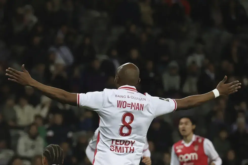 nxnoticias.com-camisetas-con-causa-el-futbol-frances-honra-el-dia-de-la-mujer