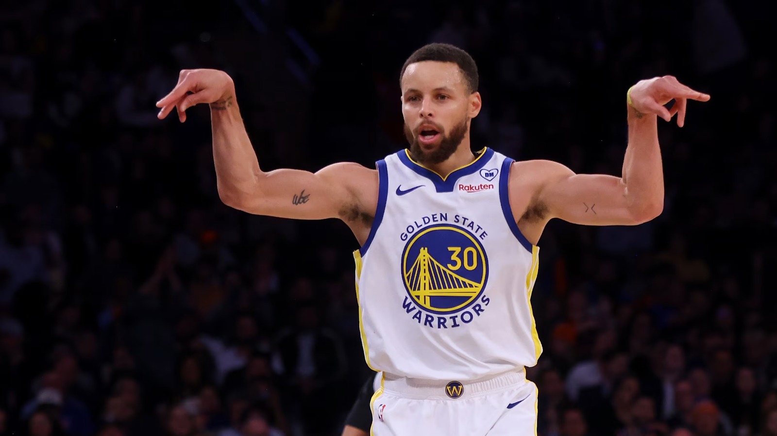 nxnoticias.com-desafiando-a-la-fisica-la-insolita-canasta-de-stephen-curry