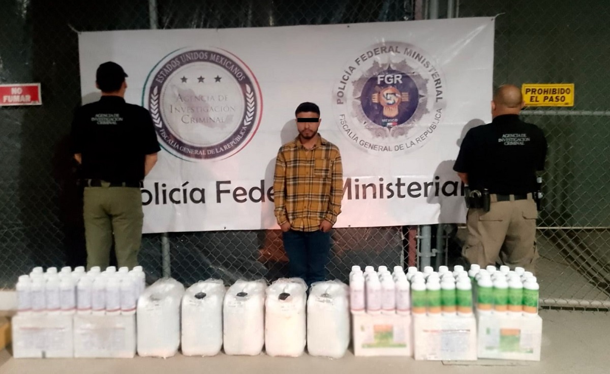 nxnoticias.com-detienen-a-hombre-que-transportaba-metanfetamina-liquida-en-envases-de-abono-y-fertilizante