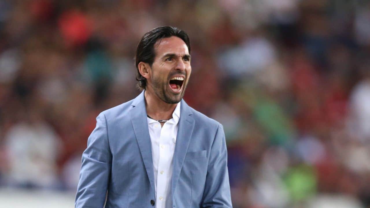 nxnoticias.com-gerardo-espinoza-es-nombrado-nuevo-dt-de-chivas-tras-la-salida-de-oscar-garcia