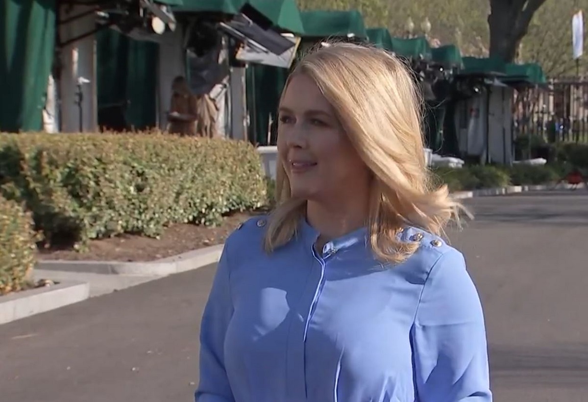 nxnoticias.com-karoline-leavitt-defendio-los-aranceles-que-impondra-trump-a-los-automoviles