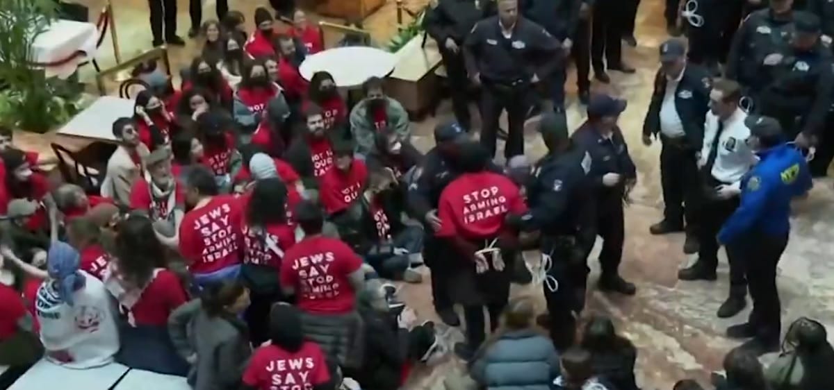 nxnoticias.com-manifestantes-irrumpen-en-torre-trump-en-manhattan-exigen-liberacion-de-activista