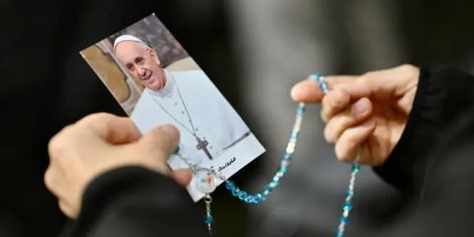 nxnoticias.com-papa-francisco-supera-crisis-desayuna-cafe-y-lee-periodicos