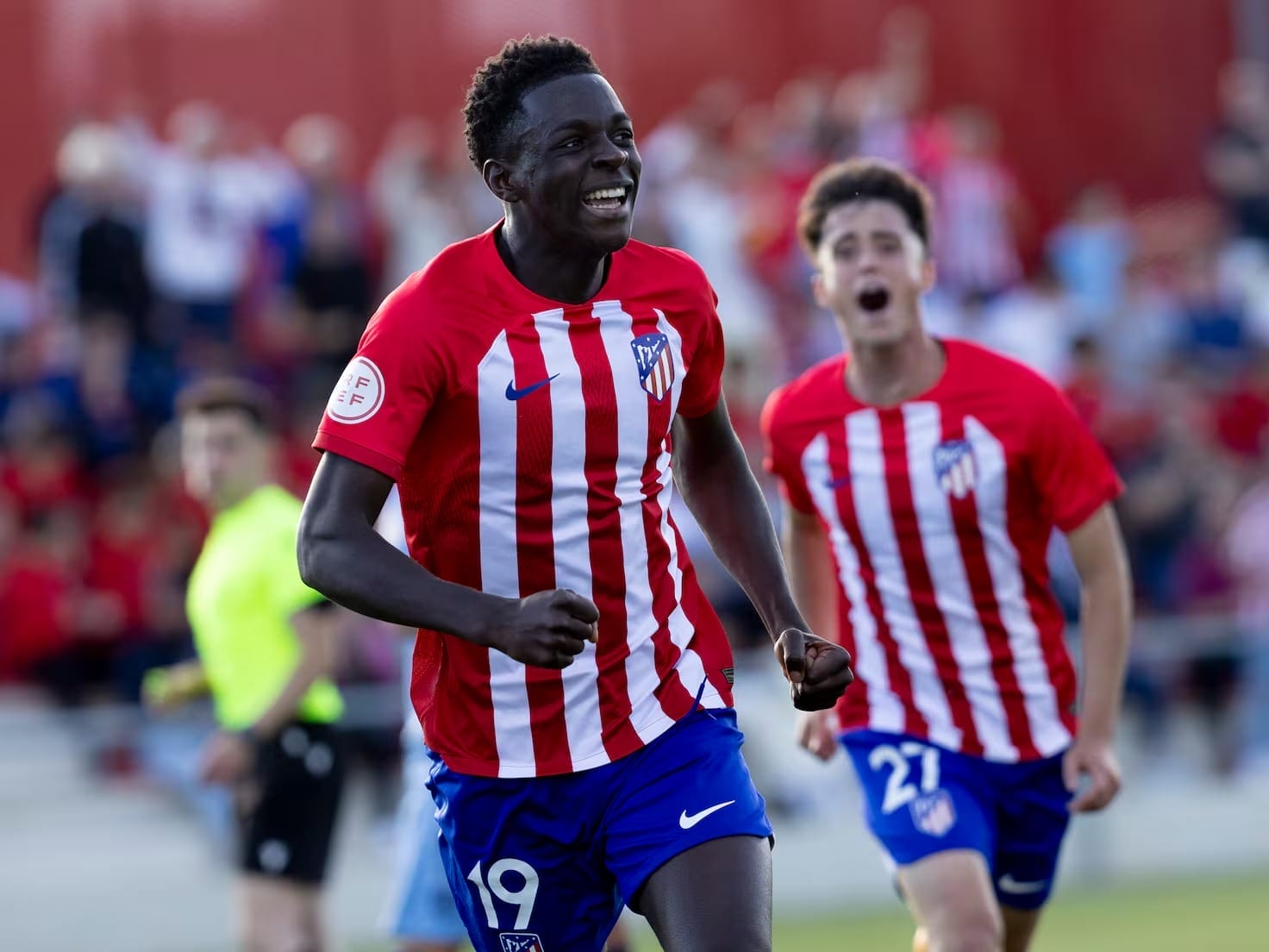 nxnoticias.com-polemica-en-el-campo-jugador-del-atletico-de-madrid-b-escupe-a-su-rival