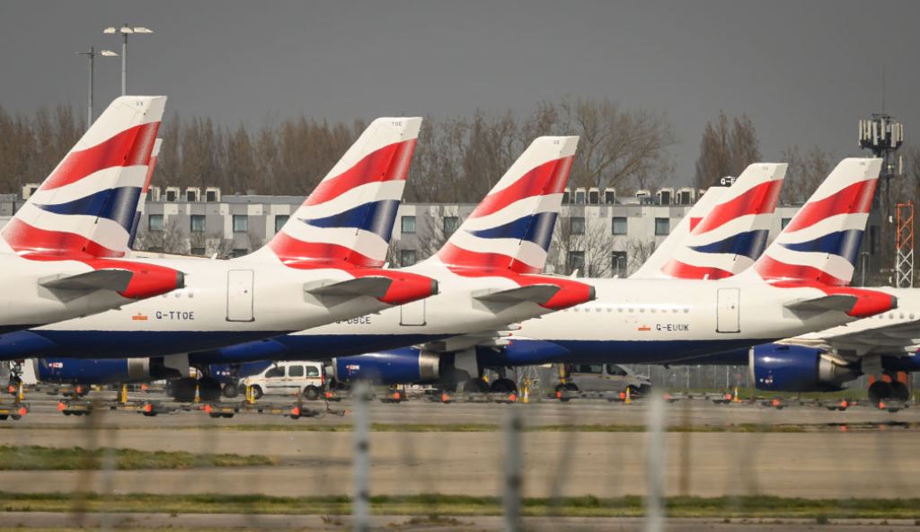 nxnoticias.com-reanudan-algunos-vuelos-en-aeropuerto-en-londres-tras-incendio