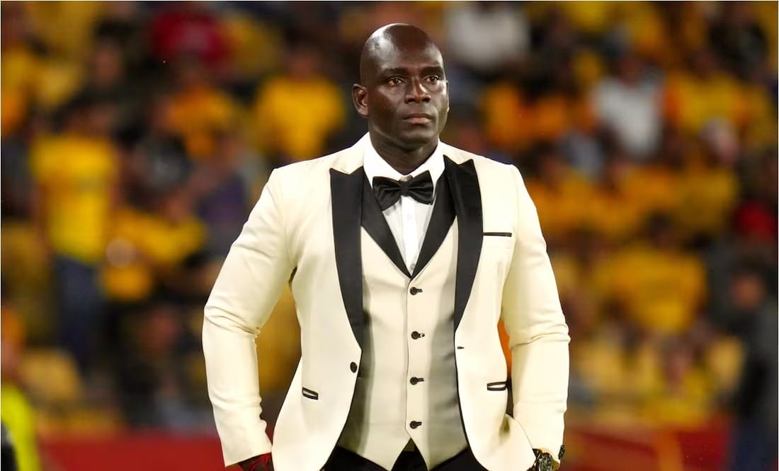 nxnoticias.com-segundo-castillo-el-dt-que-luce-elegante-esmoquin-en-la-libertadores