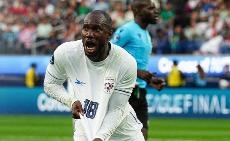 nxnoticias.com-waterman-celebra-con-thierry-henry-tras-llevar-a-panama-a-la-final-de-la-concacaf