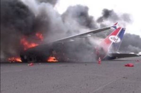 nxnoticias.com-ataque-aereo-destruye-aeropuerto-yemeni