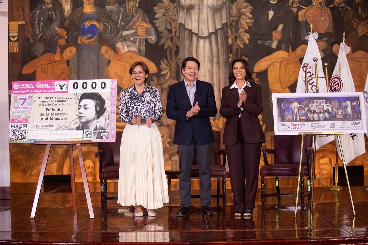 nxnoticias.com-rinden-homenaje-al-magisterio-con-estampilla-postal-y-billete-de-loteria